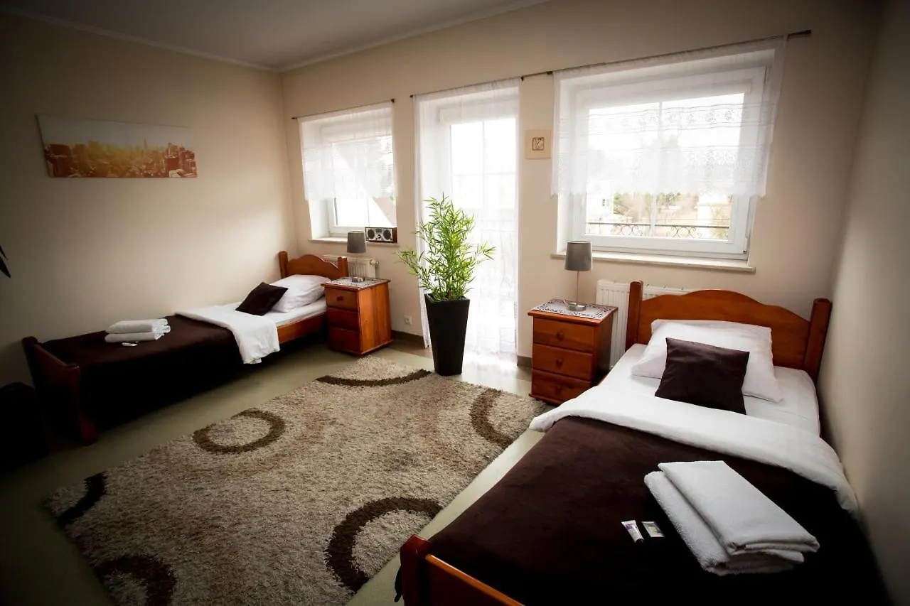 Hotelik - Modlin Airport Nowy Dwór Mazowiecki Alloggio in famiglia